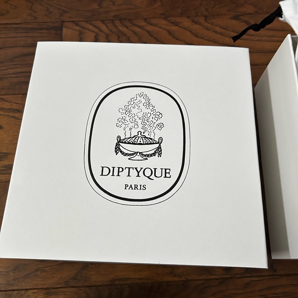 Diptyque gift box and string bag - Picture 2 of 3